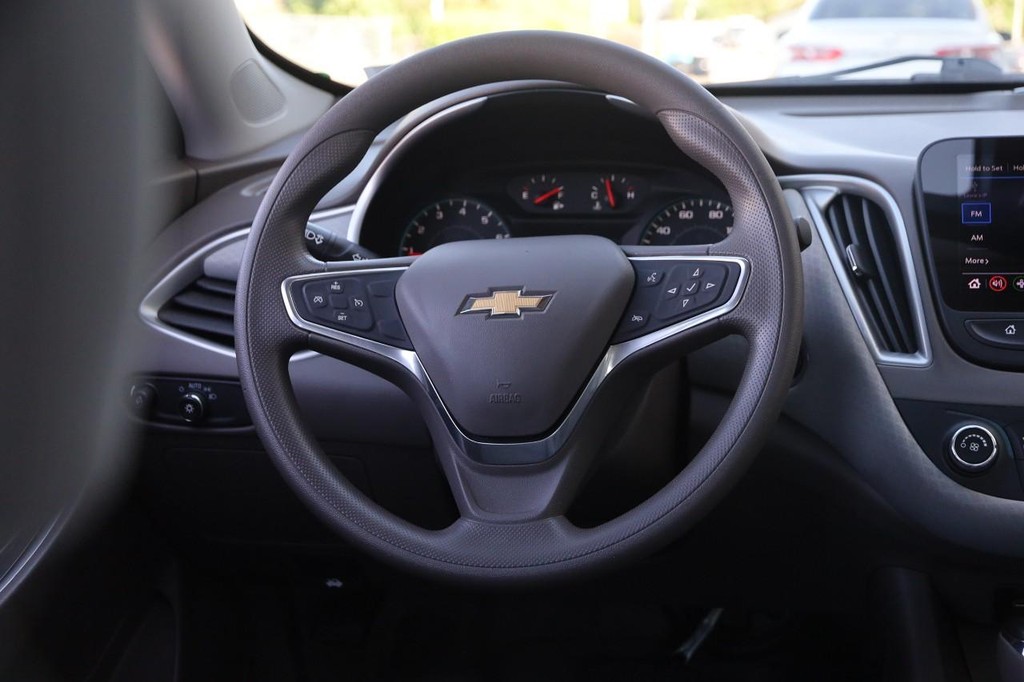 Chevrolet Malibu Vehicle Full-screen Gallery Image 22