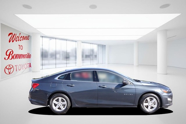 Chevrolet Malibu Vehicle Image 05