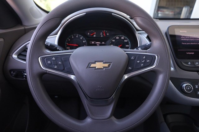 Chevrolet Malibu Vehicle Image 10
