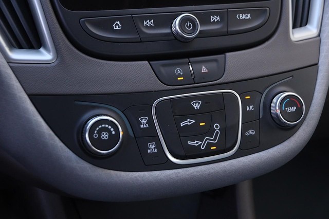 Chevrolet Malibu Vehicle Image 18