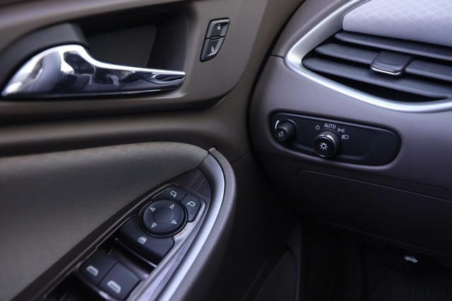 Chevrolet Malibu Vehicle Image 19