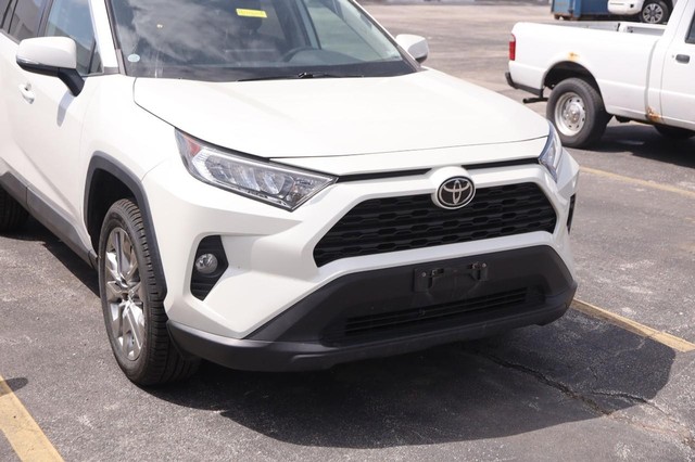 Toyota RAV4 Vehicle Image 02