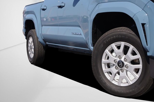 Toyota Tacoma 4WD Vehicle Image 03