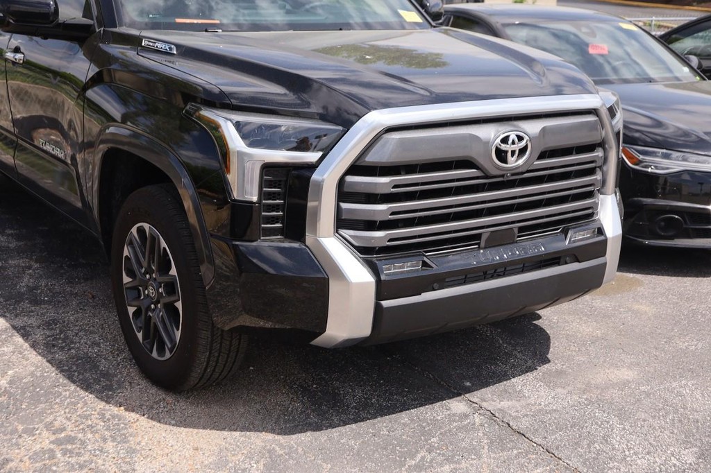 Toyota Tundra 4WD Vehicle Full-screen Gallery Image 5