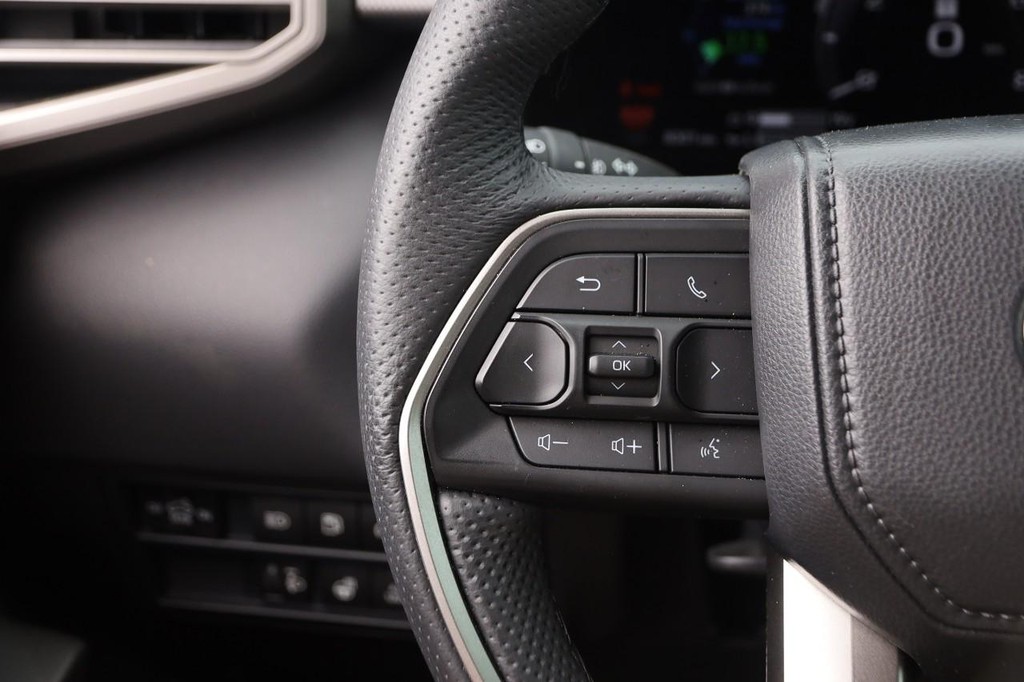 Toyota Tundra 4WD Vehicle Full-screen Gallery Image 10