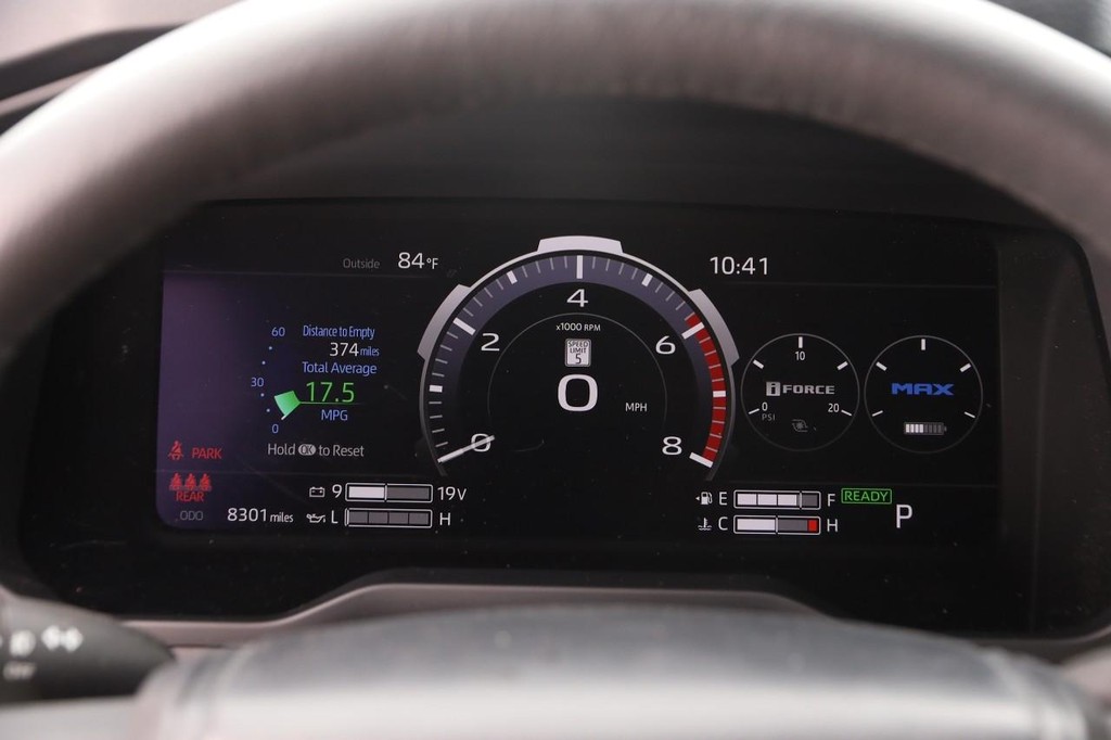 Toyota Tundra 4WD Vehicle Full-screen Gallery Image 12
