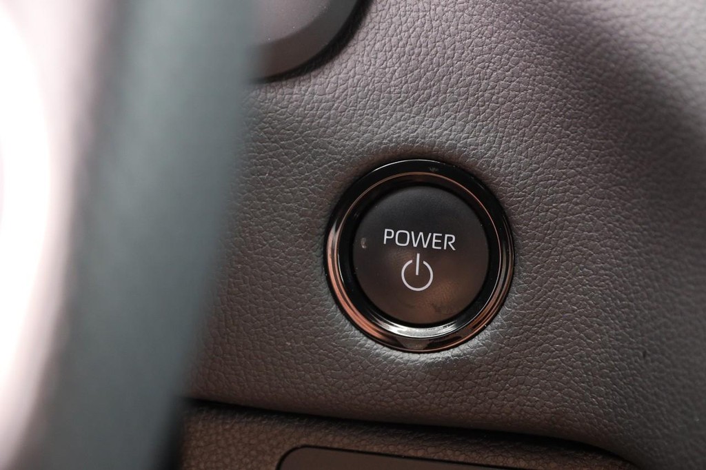 Toyota Tundra 4WD Vehicle Full-screen Gallery Image 13