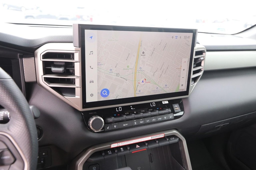 Toyota Tundra 4WD Vehicle Full-screen Gallery Image 14