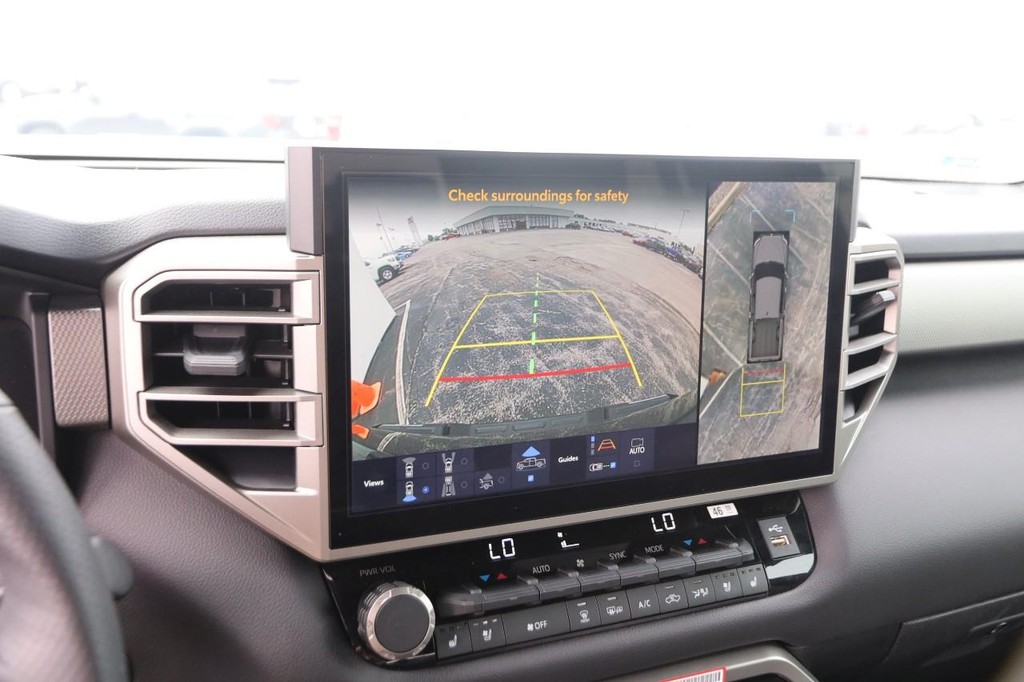 Toyota Tundra 4WD Vehicle Full-screen Gallery Image 16