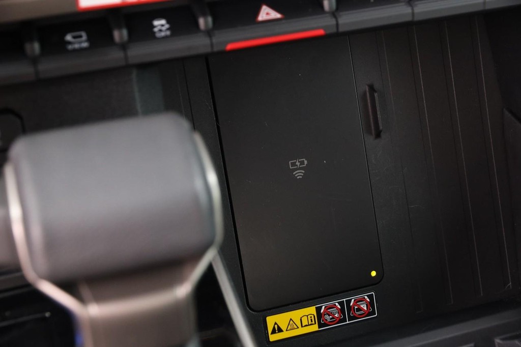 Toyota Tundra 4WD Vehicle Full-screen Gallery Image 18
