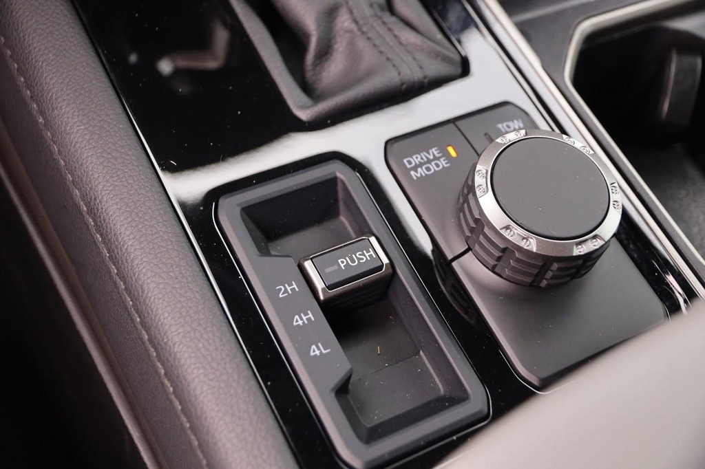 Toyota Tundra 4WD Vehicle Full-screen Gallery Image 19