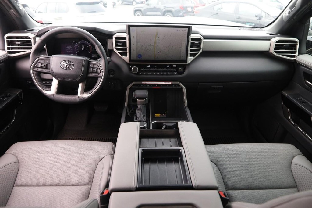 Toyota Tundra 4WD Vehicle Full-screen Gallery Image 21