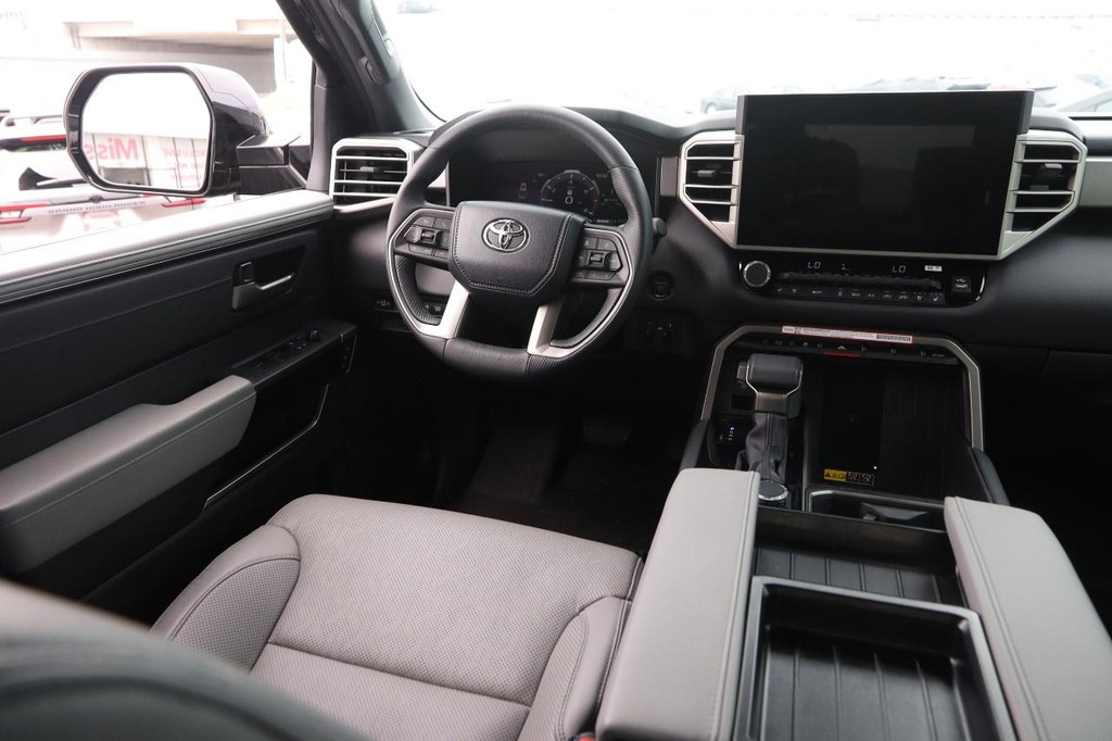 Toyota Tundra 4WD Vehicle Full-screen Gallery Image 22