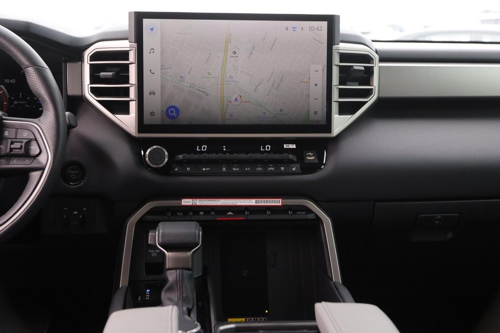 Toyota Tundra 4WD Vehicle Full-screen Gallery Image 24