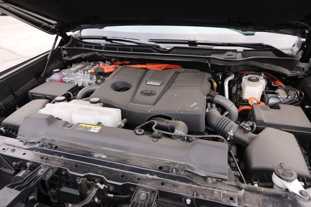 2025 Toyota Tundra Limited - Photo 27