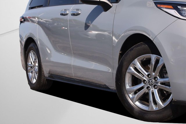Toyota Sienna Vehicle Image 03