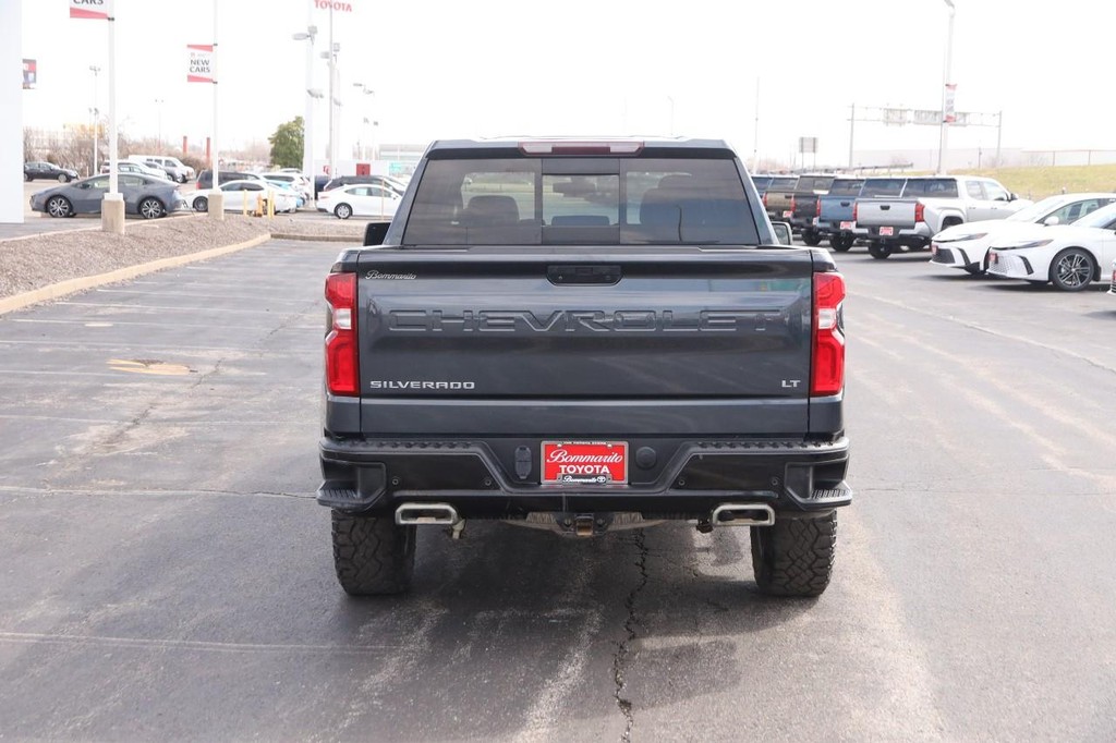 Chevrolet Silverado 1500 LTD Vehicle Full-screen Gallery Image 06