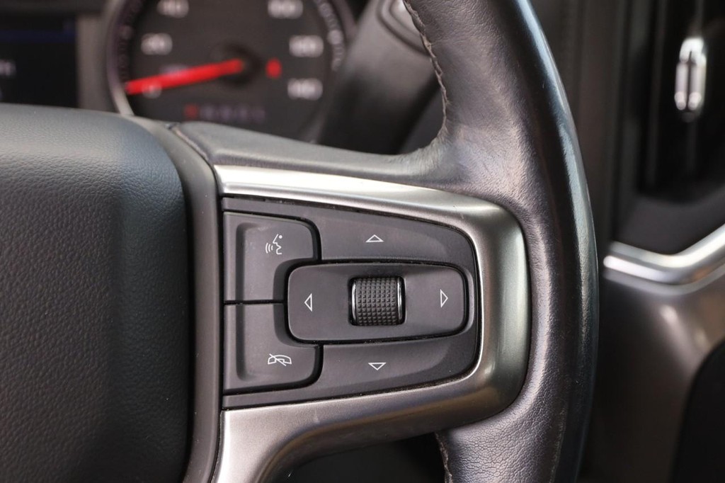 Chevrolet Silverado 1500 LTD Vehicle Full-screen Gallery Image 12