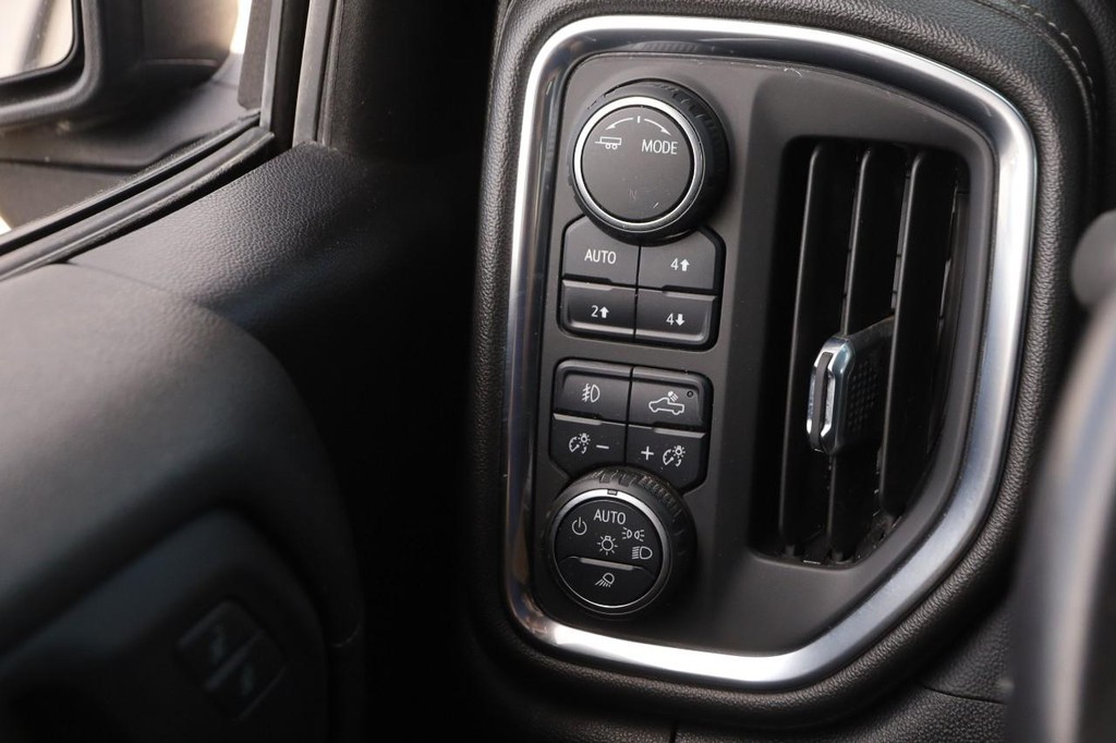 Chevrolet Silverado 1500 LTD Vehicle Full-screen Gallery Image 14