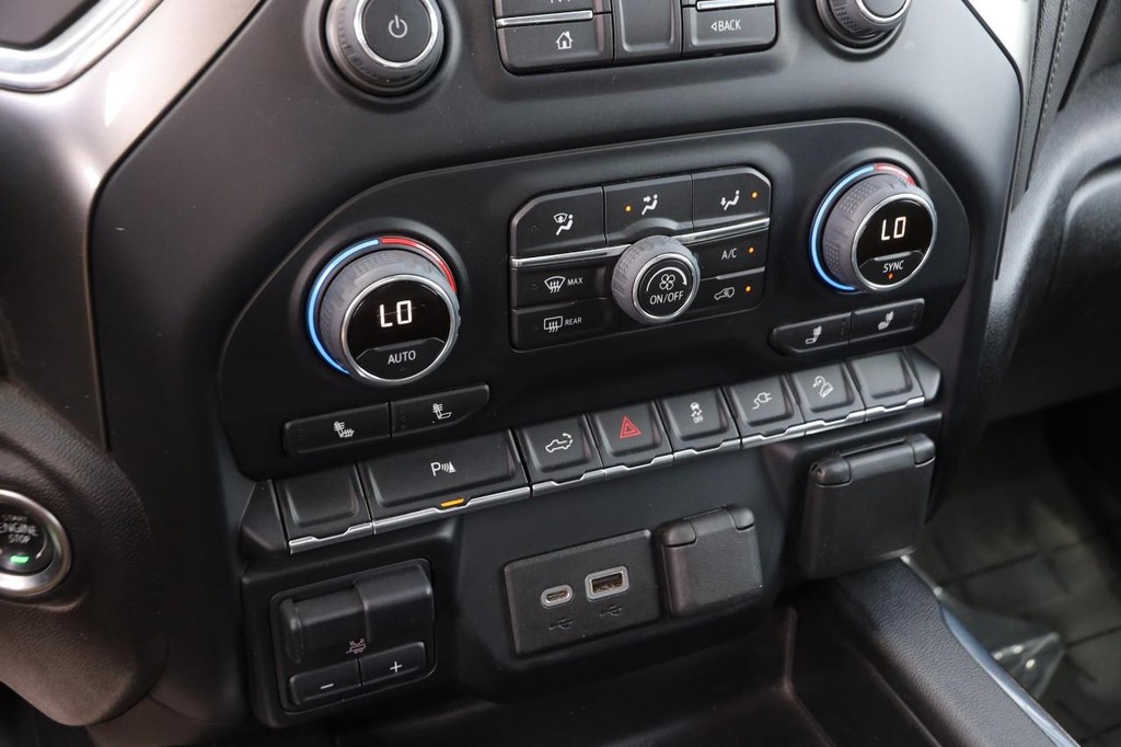 Chevrolet Silverado 1500 LTD Vehicle Full-screen Gallery Image 19