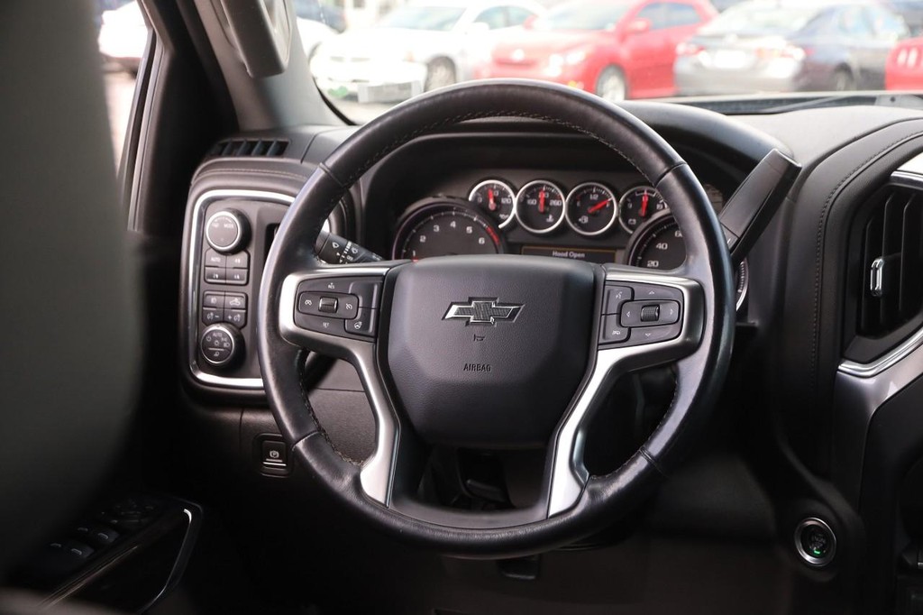 Chevrolet Silverado 1500 LTD Vehicle Full-screen Gallery Image 22