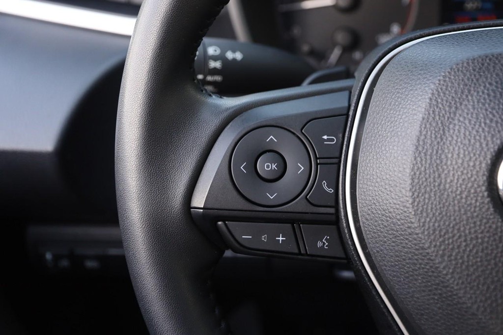 Toyota Corolla Hatchback Vehicle Full-screen Gallery Image 11