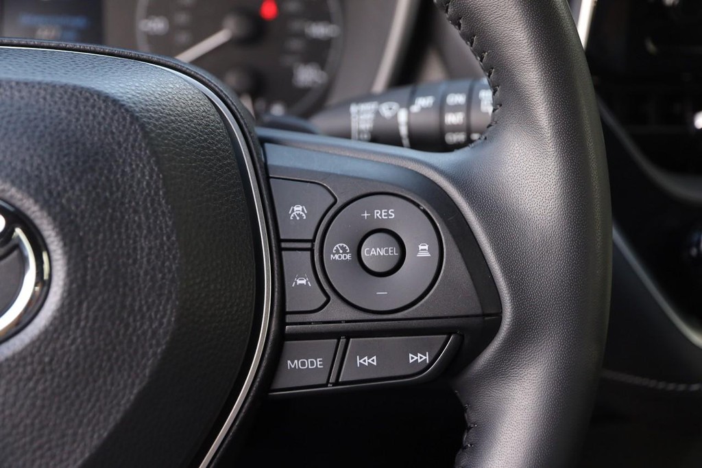 Toyota Corolla Hatchback Vehicle Full-screen Gallery Image 12