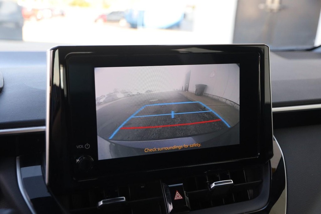 Toyota Corolla Hatchback Vehicle Full-screen Gallery Image 16