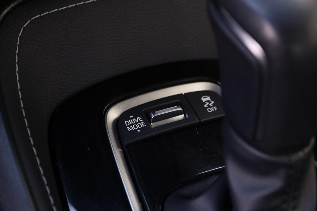 Toyota Corolla Hatchback Vehicle Full-screen Gallery Image 18