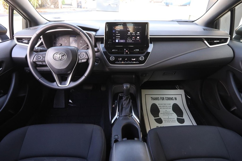 Toyota Corolla Hatchback Vehicle Full-screen Gallery Image 20