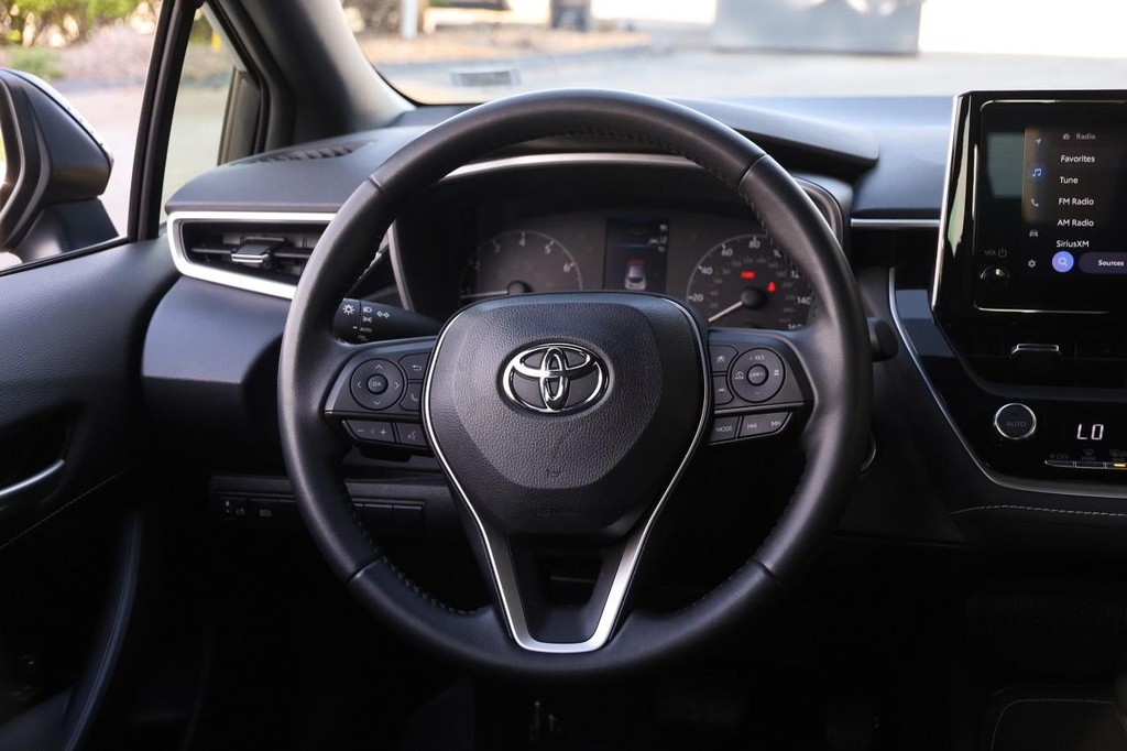 Toyota Corolla Hatchback Vehicle Full-screen Gallery Image 22