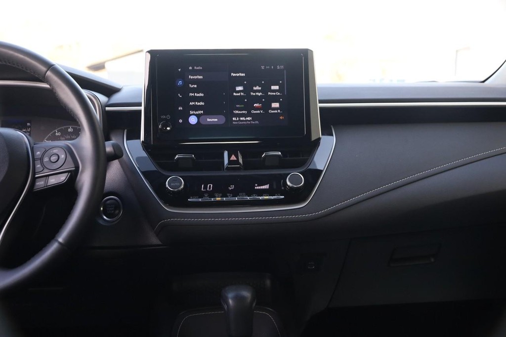 Toyota Corolla Hatchback Vehicle Full-screen Gallery Image 23