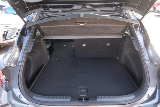 Toyota Corolla Hatchback Vehicle Image 07