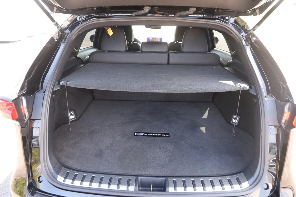 Lexus NX Vehicle Full-screen Gallery Image 7