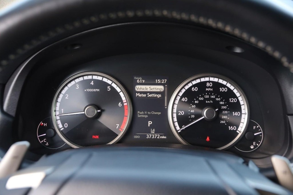 Lexus NX Vehicle Full-screen Gallery Image 13