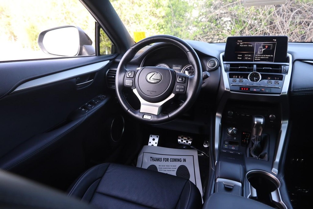 Lexus NX Vehicle Full-screen Gallery Image 22