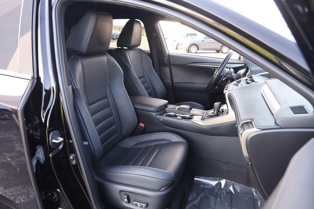 Lexus NX Vehicle Full-screen Gallery Image 26