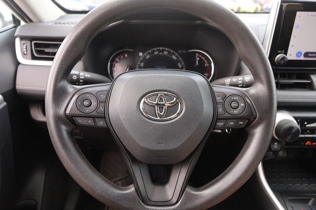 Toyota RAV4 Vehicle Full-screen Gallery Image 10