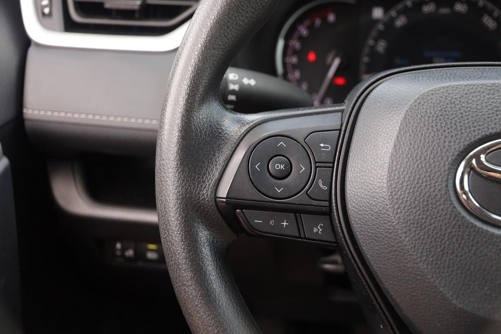 Toyota RAV4 Vehicle Full-screen Gallery Image 11