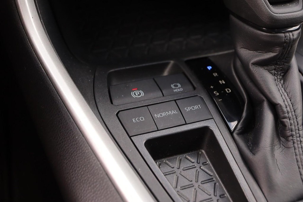 Toyota RAV4 Vehicle Full-screen Gallery Image 17