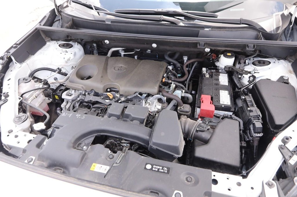 Toyota RAV4 Vehicle Full-screen Gallery Image 25