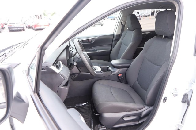 Toyota RAV4 Vehicle Image 08