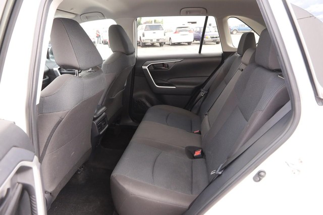 Toyota RAV4 Vehicle Image 09