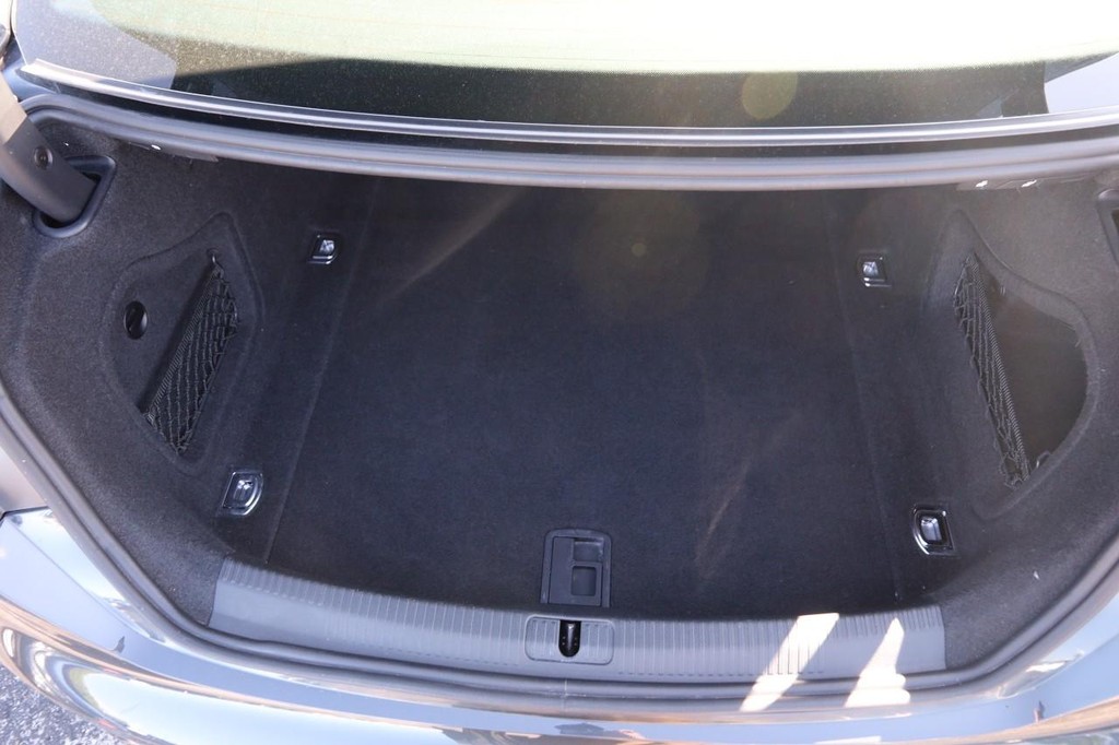 Audi A5 Coupe Vehicle Full-screen Gallery Image 07