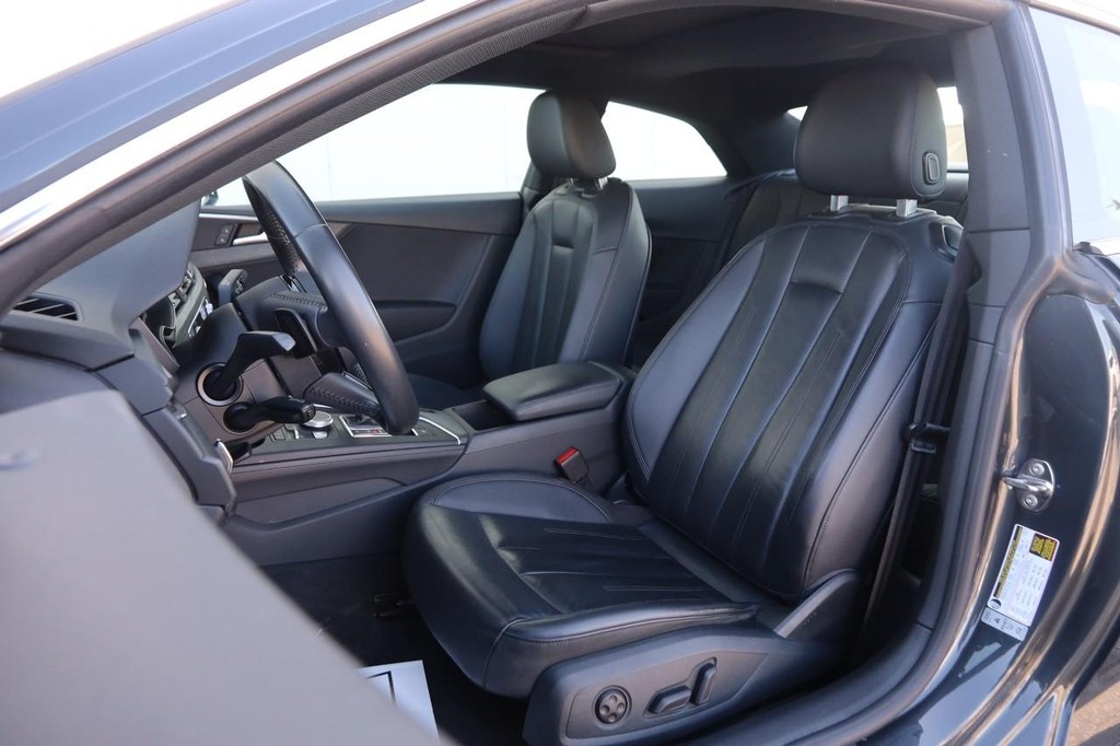 Audi A5 Coupe Vehicle Full-screen Gallery Image 09