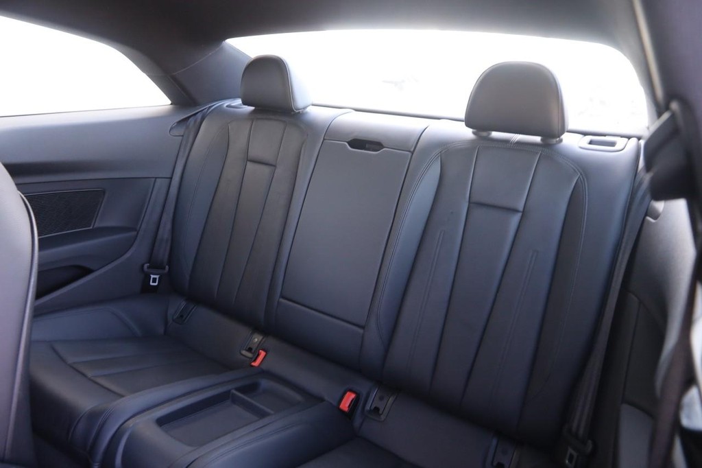 Audi A5 Coupe Vehicle Full-screen Gallery Image 10