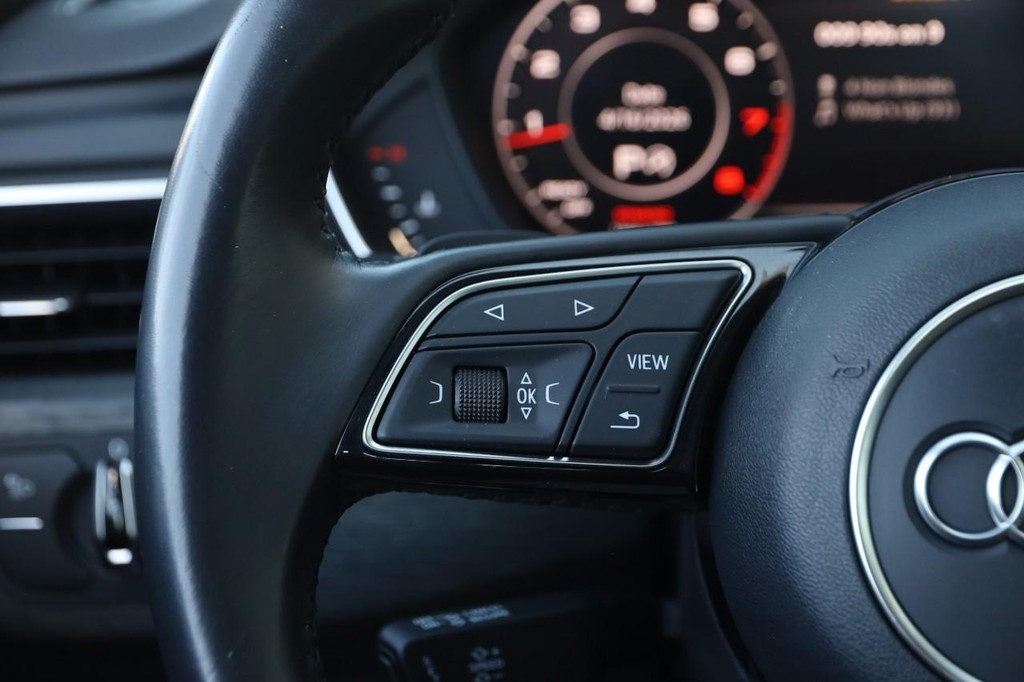 Audi A5 Coupe Vehicle Full-screen Gallery Image 12