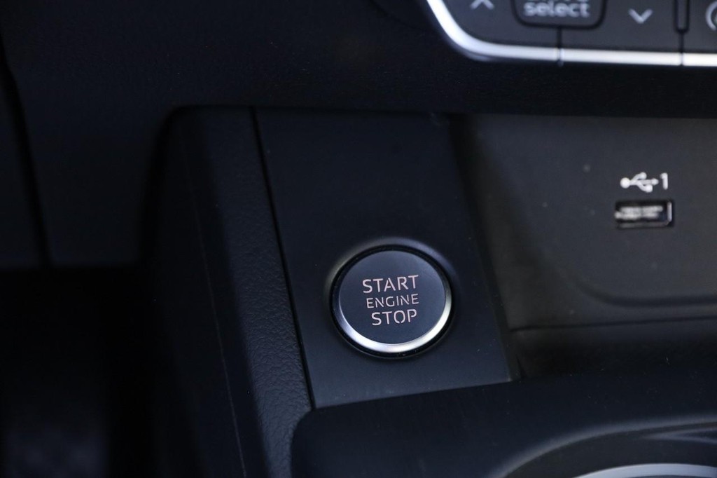 Audi A5 Coupe Vehicle Full-screen Gallery Image 15