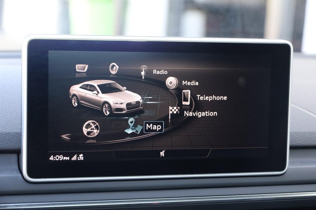 Audi A5 Coupe Vehicle Full-screen Gallery Image 16