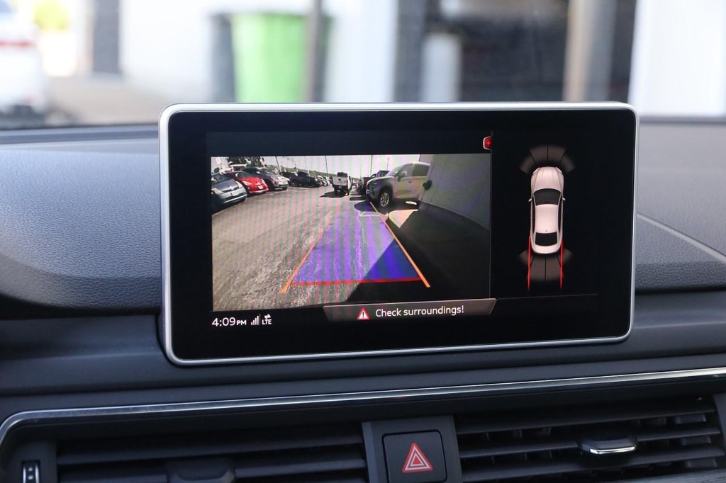 Audi A5 Coupe Vehicle Full-screen Gallery Image 18